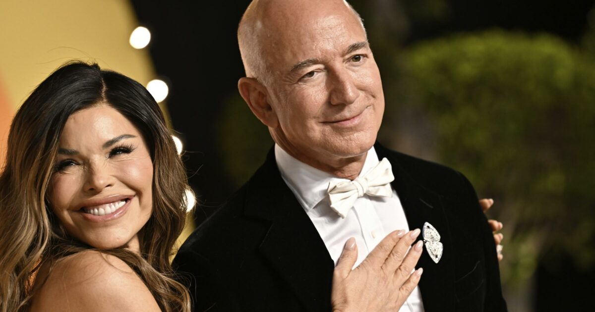 “Hanno già prenotato cinque alberghi e quasi l’intera flotta di taxi”: trapelano i primi dettagli sulle nozze a Venezia di Jeff Bezos e Lauren Sanchez