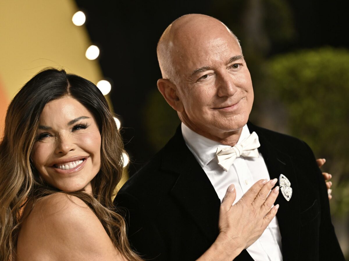 “Hanno già prenotato cinque alberghi e quasi l’intera flotta di taxi”: trapelano i primi dettagli sulle nozze a Venezia di Jeff Bezos e Lauren Sanchez