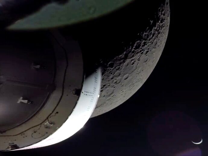 Non saranno più una donna, una persona di colore e un non americano i prossimi astronauti sulla Luna