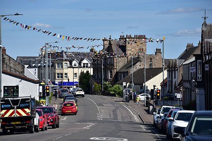 “Ero in vacanza al mare quando, dalla telecamera che avevo installato per controllare i miei cani, ho visto mio figlio morto. Ora sono traumatizzata”: la storia di Maryann Taylor
