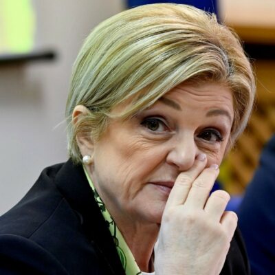 Copertina di Il caso Calderone oggi in Aula: “Dica se ha mentito sulla laurea”