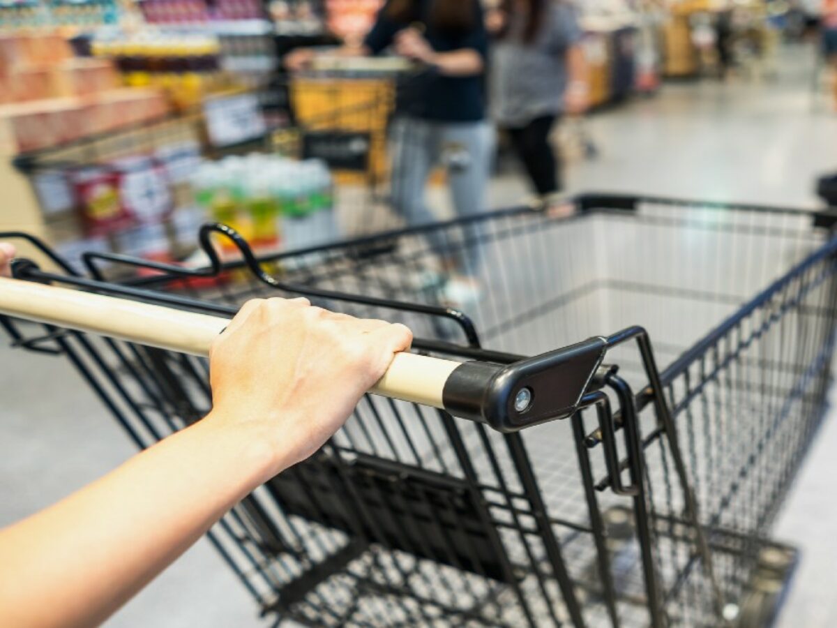 “Ti ho incontrato al supermercato mentre sceglievo la marmellata. Mettiamoci in contatto, spero di trovarti”: l’appello di una donna innamorata a prima vista