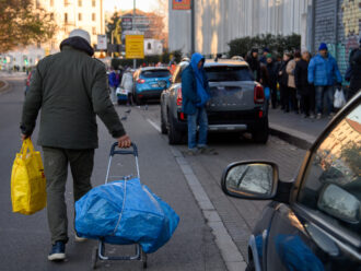 Emergenza stipendi, Istat: più di un occupato su 10 a rischio povertà. Il 23% degli italiani in difficoltà