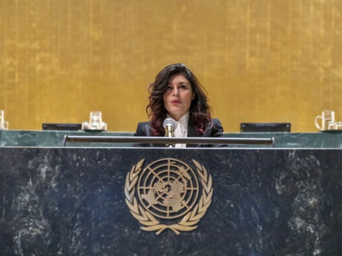 “Non è stato facile emergere nella musica in un mondo maschile. Siamo luce, brilliamo”: Giusy Ferreri fa un discorso all’ONU per i giovani di tutto il mondo