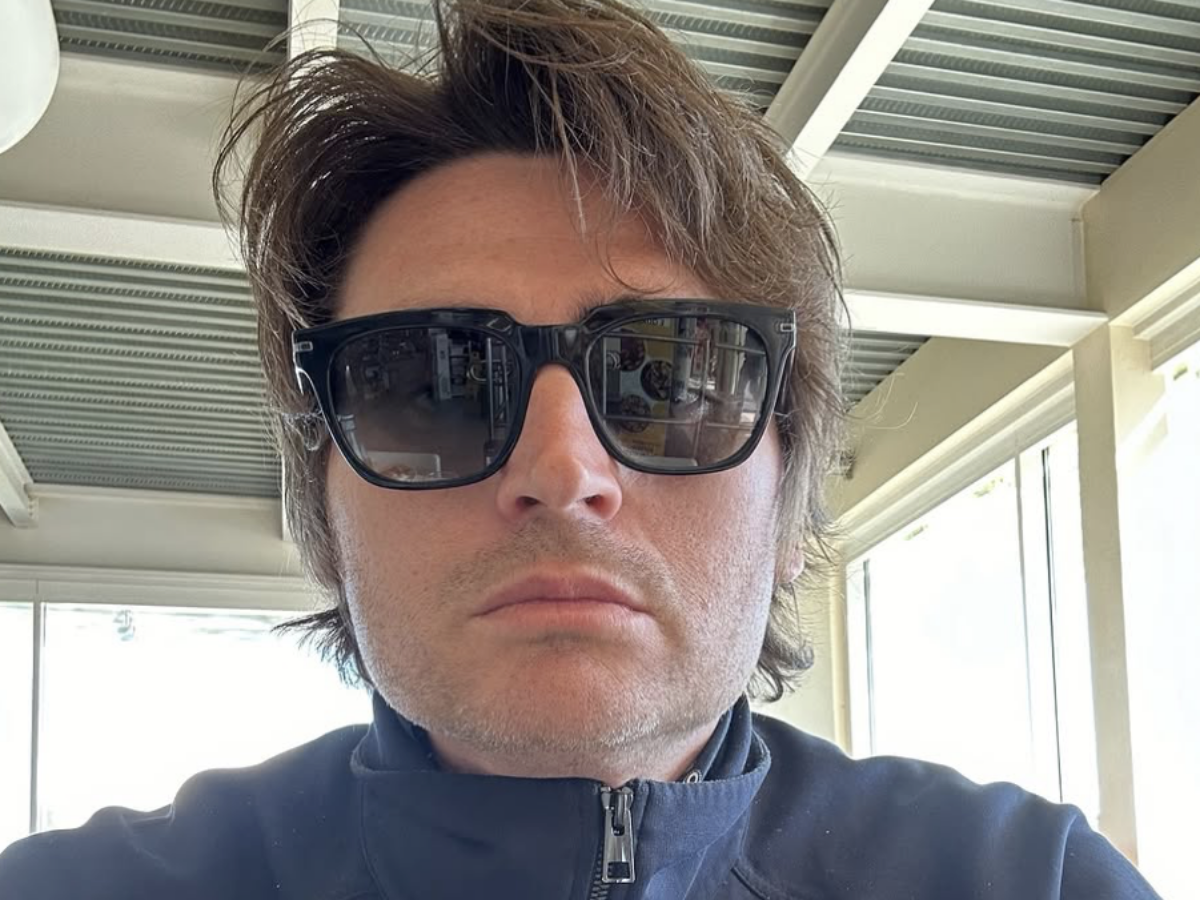 “Io me ne fotto. Io lo dico. A me piace un sacco la f**a. Siete eterofobici”: Angelo Duro furioso contro le accuse di sessismo per il lancio dello spettacolo