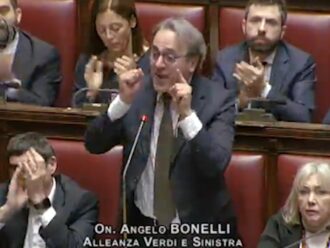 La rabbia di Bonelli contro Nordio: "Ha coperto un boia, come fa a dormire la notte?"