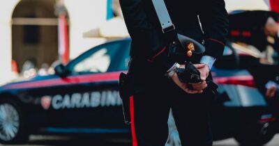 Copertina di Insegnante arrestato nel Torinese per molestie sessuali: incastrato da video girati in classe