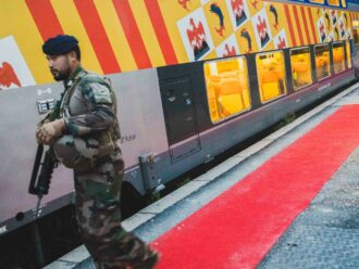 Scorte di cibo, medicine e acqua per almeno 72 ore: così l’Europa vuole preparare i cittadini alla guerra