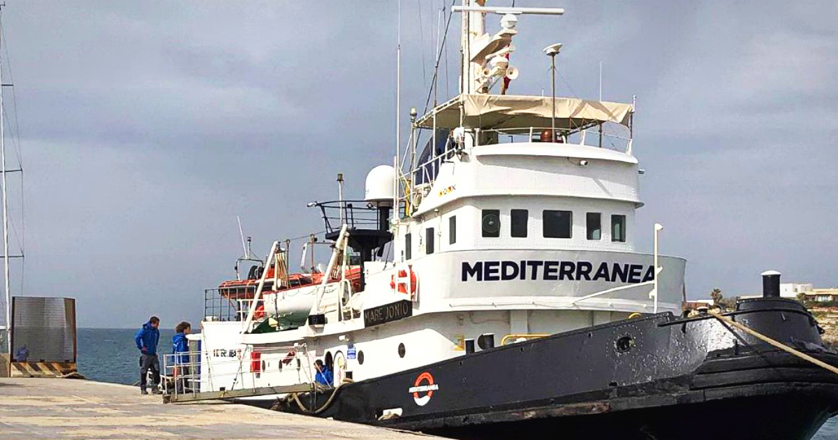 Migranti, Mediterranea disobbedisce al Viminale: “Genova lontana, rotta su Trapani in nome della Costituzione” Migranti, Mediterranea disobbedisce al Viminale: “Genova lontana, rotta su Trapani in nome della Costituzione”