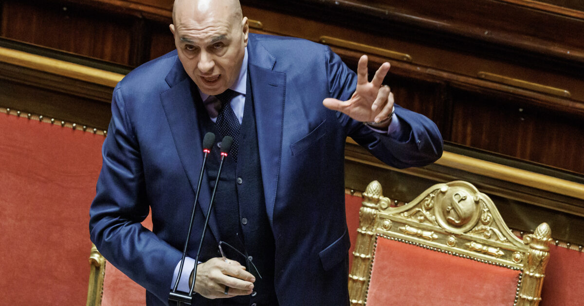 “In Russia i tuoi post sarebbero impossibili”. Botta e risposta tra Crosetto e il leghista Borghi “In Russia i tuoi post sarebbero impossibili”. Botta e risposta tra Crosetto e il leghista Borghi