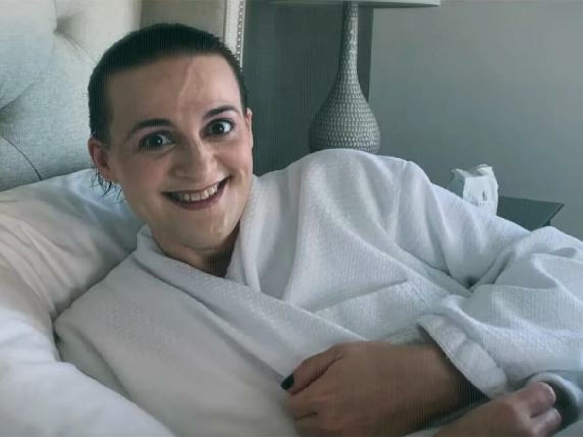 “Il cancro alle ossa, gli abusi di mio fratello e la chemio: ho inventato tutto per diventare sceneggiatrice di Grey’s Anatomy”: la confessione choc di Elisabeth Finch