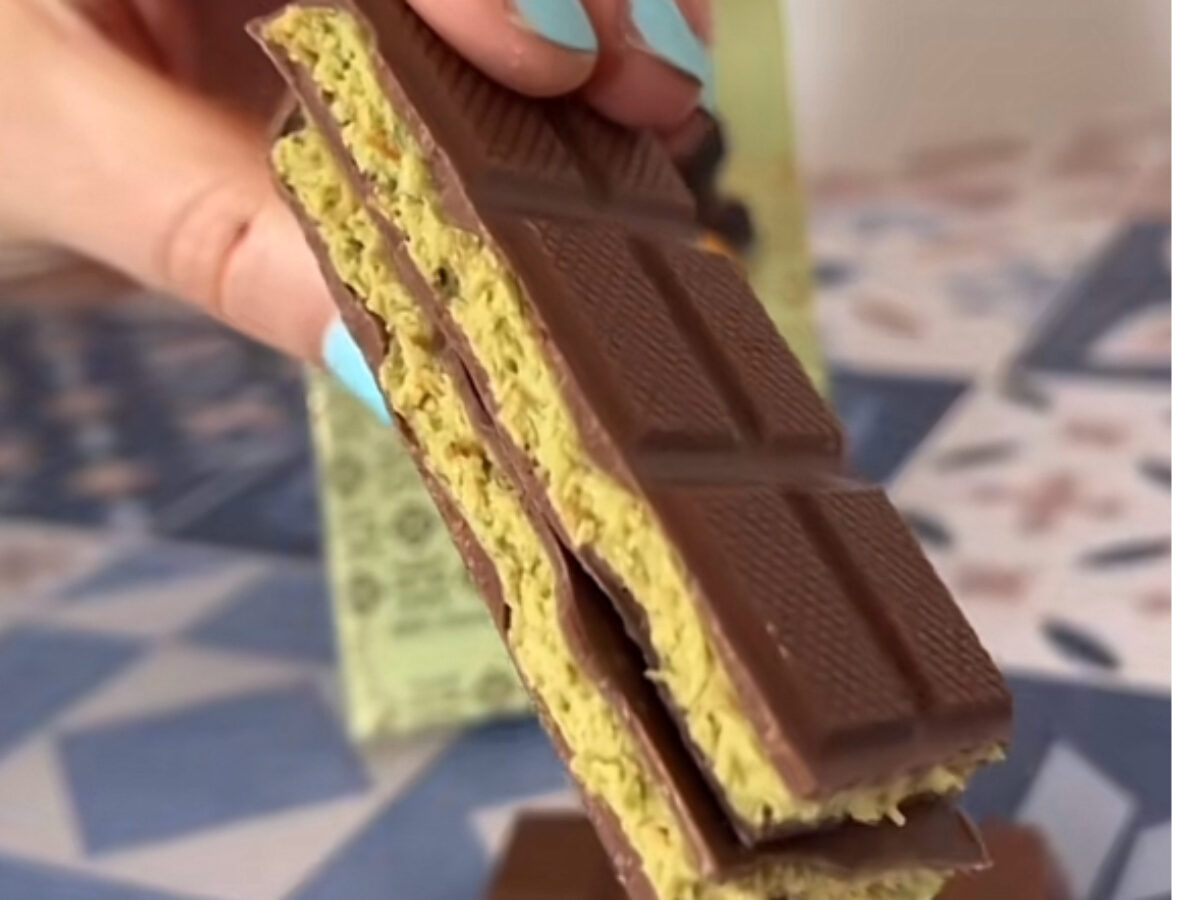Tutti pazzi per la “Dubai chocolate”, la cioccolata con un ingrediente “speciale”: ecco dove trovarla in Italia e quanto costa