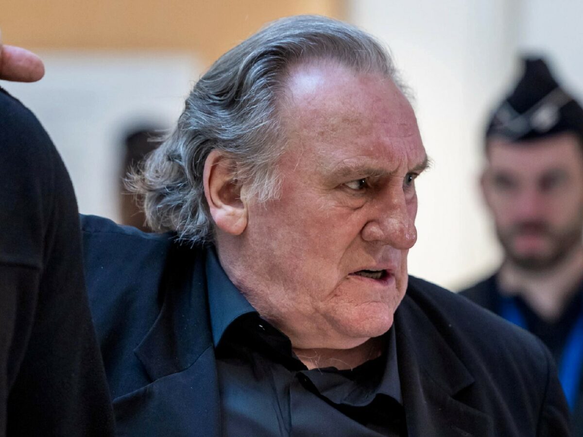 Gerard Depardieu condannato a 18 mesi per violenza sessuale: “Colpevole di aggressione sessuale a due donne sul set del film ‘Les Volets verts'”
