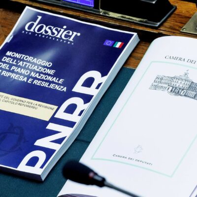 Copertina di Meloni festeggia il “primato”. Ma il Pnrr è in grave ritardo