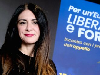 Copertina di Facciamoci due domande, se la disperazione per l’uscita di Picierno dal Pd viene quasi tutta da destra