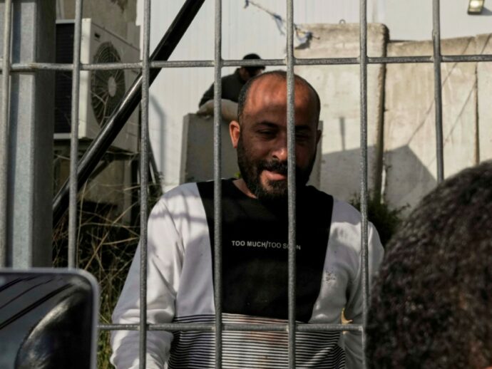 Il regista Ballal: “Botte dai coloni e poi picchiato bendato dall’Idf”