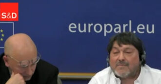 Copertina di Ranucci all’Europarlamento: “Pressioni politiche su Report. Italia paese malato che considera normale la propria patologia”