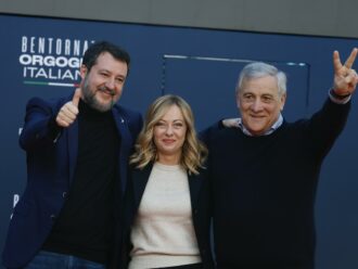 Limiti alla discendenza e Consolati esclusi: ok alla stretta sulla cittadinanza. Ma nel governo è già tensione