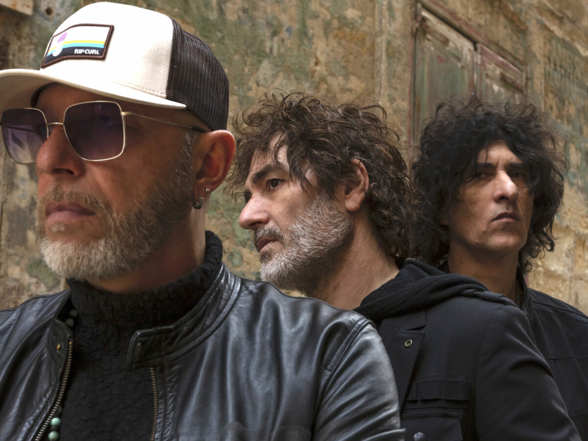 “La prima cosa da fare non è il riarmo, la pace in Ucraina o a Gaza. Se vogliamo cambiare la società dobbiamo ritrovare gli altri”: così i Negrita