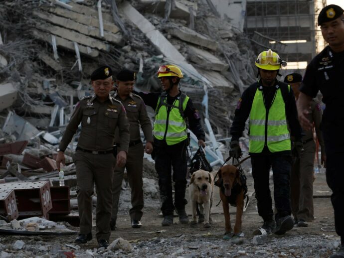 Myanmar, scosse oltre i 7 gradi devastano città e villaggi: “Mai visto nulla del genere”