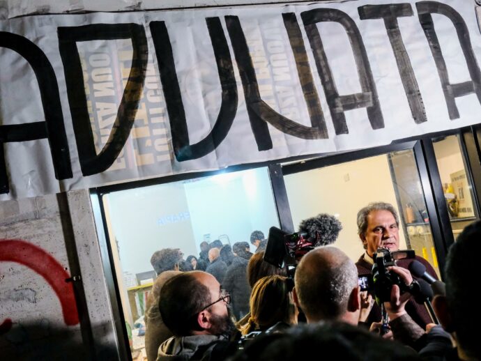 Forza Nuova apre una nuova sede in pieno centro a Roma: “Chiamiamo l’adunata”. Pd: “Deve essere sciolta”