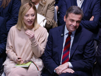 Congresso di Azione, Meloni e Calenda uniti dalle armi e dagli attacchi a Conte e i 5 stelle