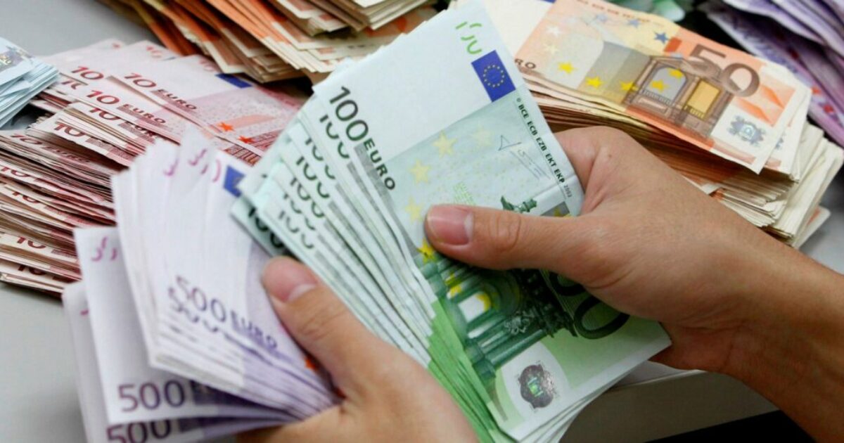 “Un numero mi è apparso due volte in una settimana”: donna gioca alla Lotteria e vince 215mila euro