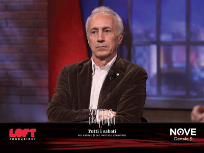 Copertina di Travaglio sul Nove: “Truppe di Macron e Starmer in Ucraina? Politici disperati che boicottano il negoziato”