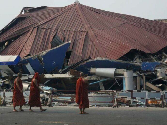 Myanmar, almeno 1600 le vittime. Regime bombarda