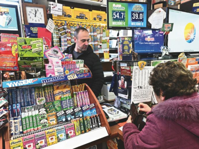 Tabaccai contro Lotterie e Sisal: “Obbligati ad alimentare la ludopatia o addio contratti”