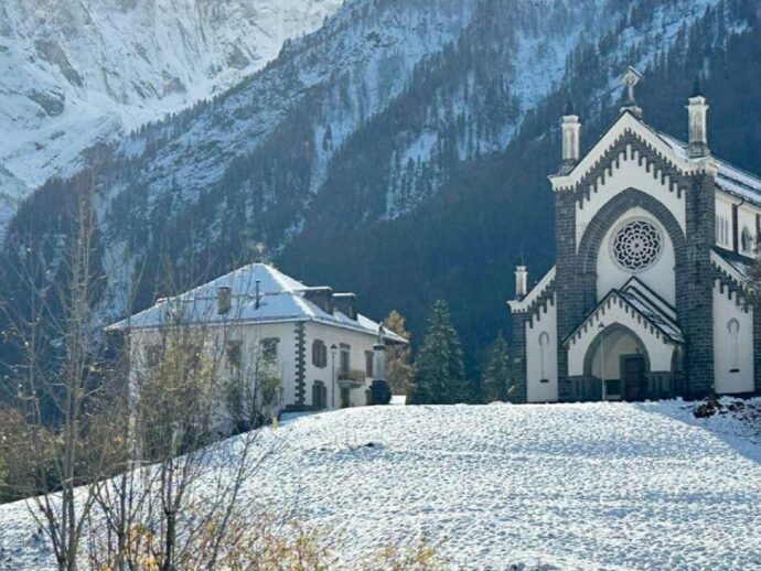 Il vescovo: “No alla dispersione delle ceneri sulle Dolomiti”. Tra i delusi gli eredi Buzzati