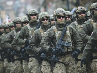 Varsavia raddoppia i soldati. Arruolabili per cittadinanza