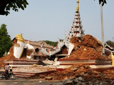 Copertina di Terremoto in Myanmar, oltre 1600 i morti accertati. Esperti Usa: “Si temono oltre 10mila vittime”. Ong: “Rischia emergenza sanitaria”