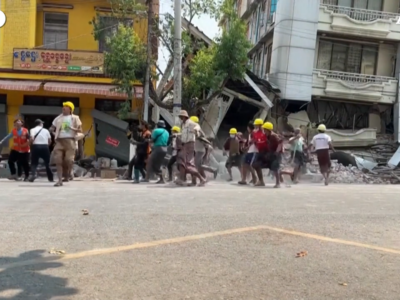 Copertina di Nuove scosse in Myanmar, i soccorritori in fuga dai palazzi pericolanti a Mandalay – Video