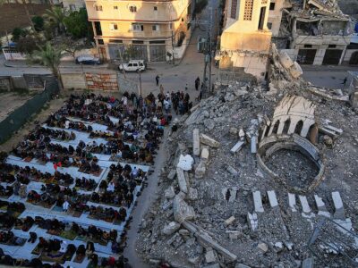 Copertina di Gaza, raid di Israele: 9 morti di cui 5 bambini. Netanyahu: “Solo pressione militare e diplomatica funzionano”