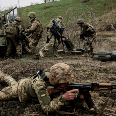 Copertina di “Siamo parte del vostro sistema”: storia dell’abbraccio militare degli Usa a Kiev