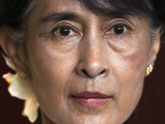 Myanmar, il figlio di Suu Kyi: “Non ho notizie di mia madre. I generali sfrutteranno anche il terremoto”
