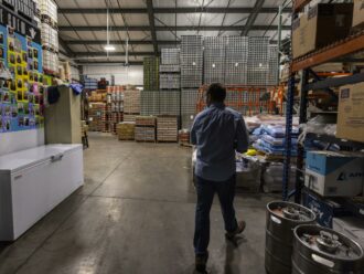 Cresce il movimento canadese per il boicottaggio dei prodotti made in Usa dopo le minacce di Trump