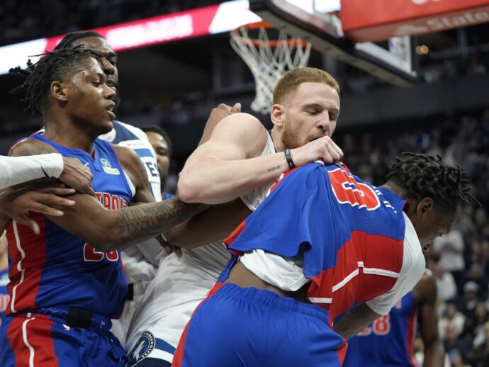 Maxi-rissa in Nba, 7 espulsi in Minnesota-Detroit. Ma il coach dice: “Sono ragazzi che si prendono cura l’uno dell’altro”
