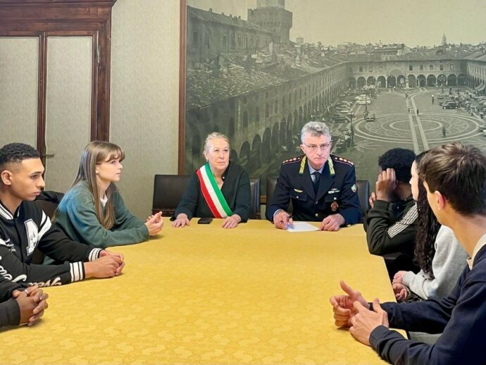 Microcriminalità a Vigevano, gli studenti vanno in Comune: “Bulli e violenti devono essere coinvolti”