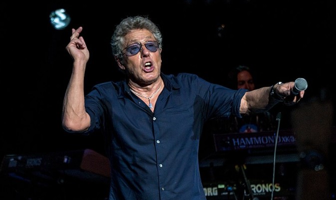 “Il problema di questo lavoro è che diventi sordo. E ora mi hanno detto che sto diventando cieco”: le parole del cantante degli Who, Roger Daltrey