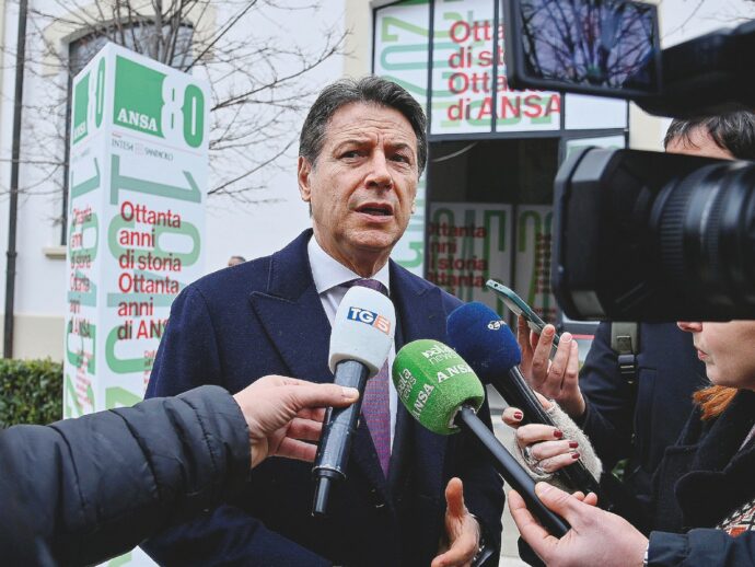 5S, gli attacchi aiutano la loro piazza autarchica