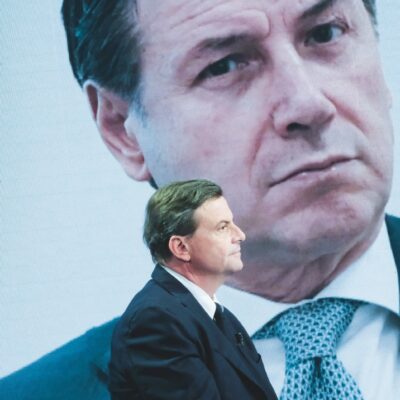 Copertina di Calenda in confusione. Il centro fa flop, insulta i 5 Stelle ma ci si allea