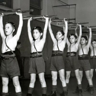 Copertina di Unione europea, il report: “Famiglie e giovani si allenino alla guerra futura”