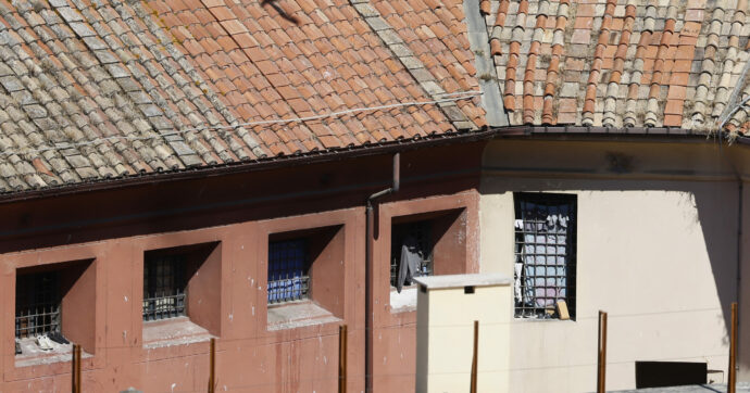 Disordini nel carcere di Regina Coeli dopo tentato suicidio a Ferragosto, i sindacati: “Ammassati 1116 detenuti”