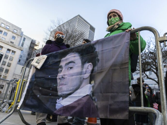 Chi è Luigi Mangione e cosa ha portato alla richiesta di pena capitale