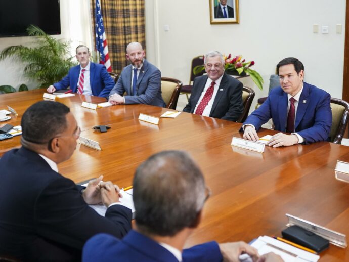 Trump minaccia i Paesi dei Caraibi per colpire Cuba e Venezuela: la strategia Rubio svelata in Giamaica