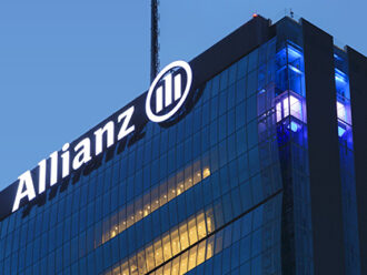 Allianz “sgancia l’atomica”: “I nostri fondi sostenibili Esg investiranno anche in bombe nucleari”