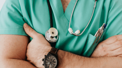 Copertina di “Pensavo fosse un pesce d’aprile del mio dottore, invece era la leucemia linfatica cronica”: il racconto commovente di Cindy, la terapia e la guarigione