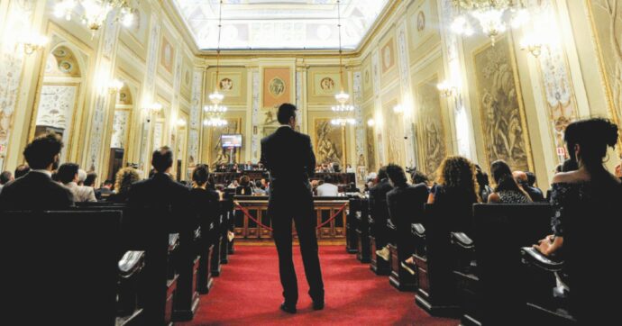 All’Ars si celebra il presidente indagato. Segno che il problema è politico, non giudiziario